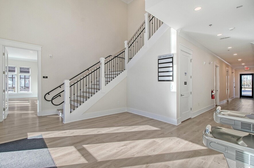 More Photos Of 208 N Cedar St, Summerville Office For Sale