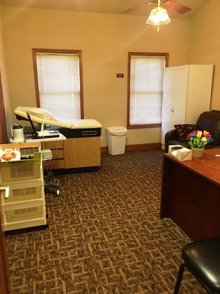 More Photos Of 115 Lincoln Place Ct, Belleville Medical For Sale