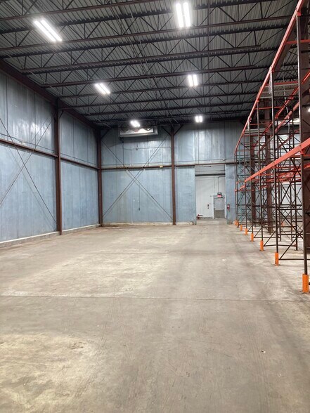 More Photos Of 1560 S Delaware Dr, Mount Bethel Industrial For Sale