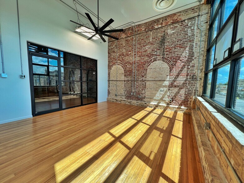 More Photos Of 201 N Main St, Taylor Storefront Retail Office For Sale