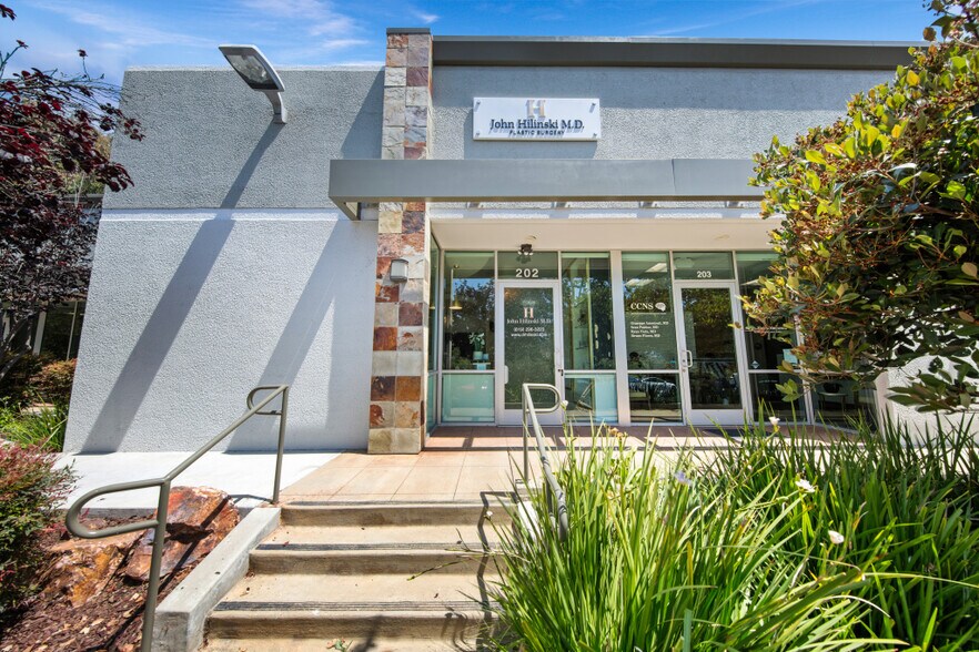 More Photos Of 11199 Sorrento Valley Rd, San Diego Office For Sale