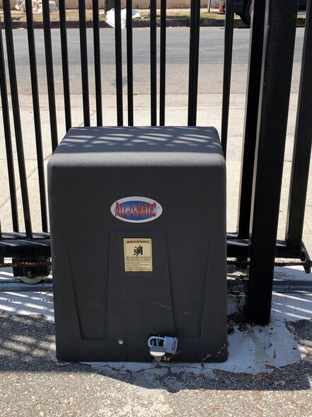 More Photos Of 3601-3605 E 8th St, Los Angeles Distribution For Lease