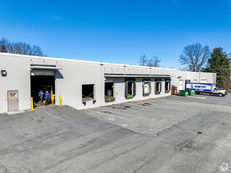 More Photos Of 6 Willow Rd, Ayer Warehouse For Lease