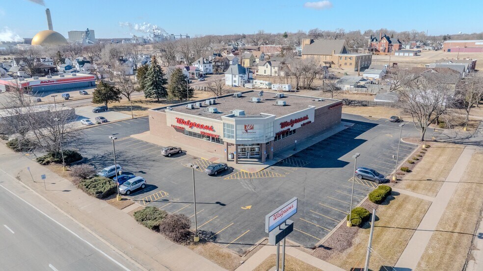 Primary Photo Of 806 S 4th St, Clinton Drugstore For Sale