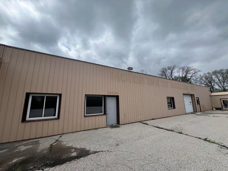 More Photos Of 129 2nd St, Webster City Light Manufacturing For Sale