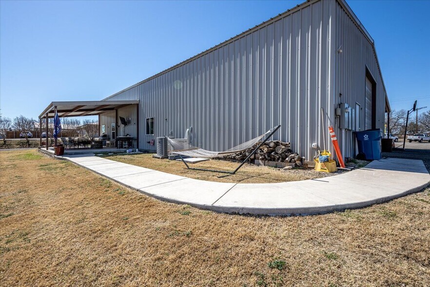 More Photos Of 1817 S Morgan St, Granbury Auto Dealership For Sale