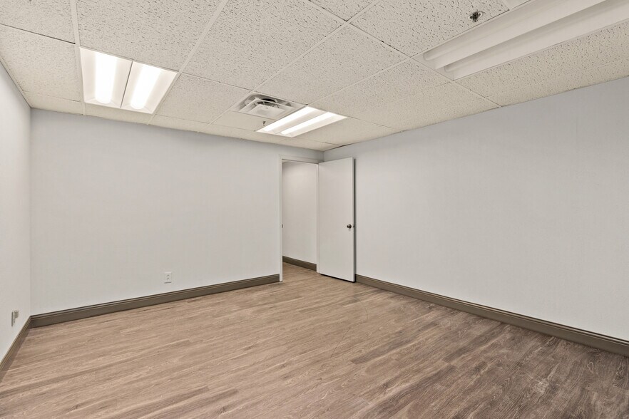 More Photos Of 800 Navarro St, San Antonio Office For Lease