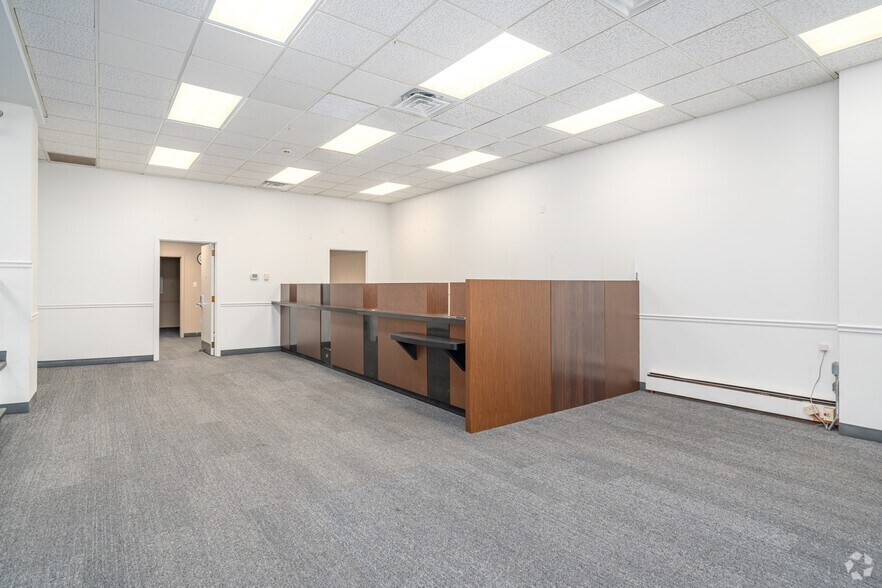 More Photos Of 118 Cass St, Woodstock Storefront For Sale