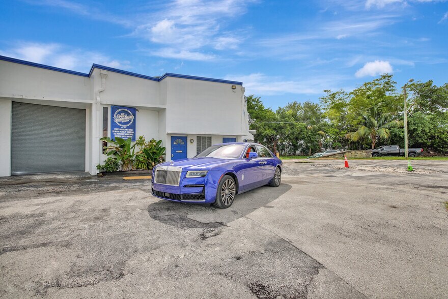More Photos Of 15221 NE 21st Ave, Miami Warehouse For Sale