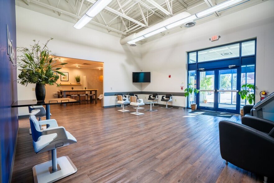 More Photos Of 900 W Indiana St, Evansville Distribution For Lease