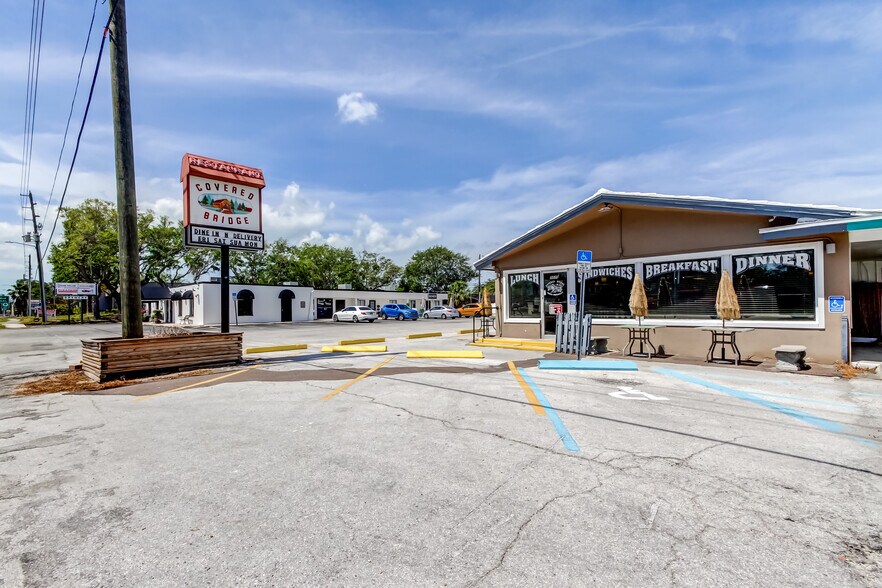 Primary Photo Of 2070 Bayshore Blvd, Dunedin Restaurant For Lease