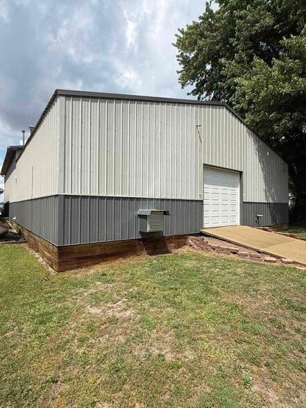 More Photos Of 2414 Batestown Rd, Danville Flex For Sale