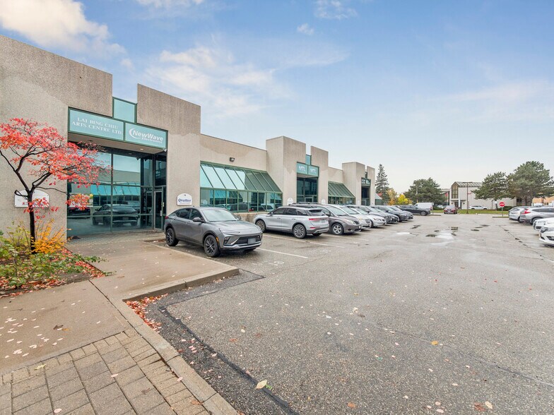 More Photos Of 175 W Beaver Creek Rd, Richmond Hill Light Distribution For Sale