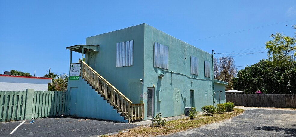 Primary Photo Of 618 N Dixie Hwy, Lake Worth Freestanding For Lease