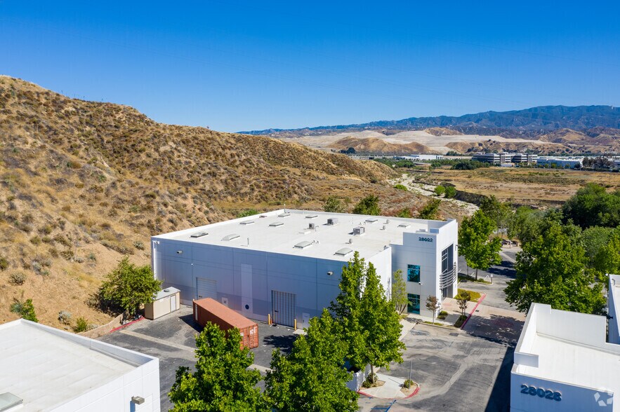 More Photos Of 28022 Industry Dr, Valencia Warehouse For Lease