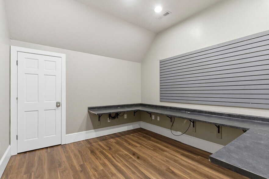 More Photos Of 1531 E Bradford Pky, Springfield Medical For Sale