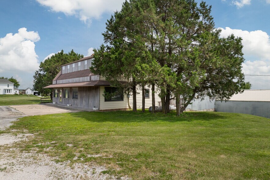 More Photos Of 802 E Nodaway St, Oregon Flex For Sale