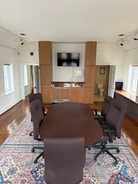 More Photos Of 15 Ashley Pl, Wilmington Office For Lease