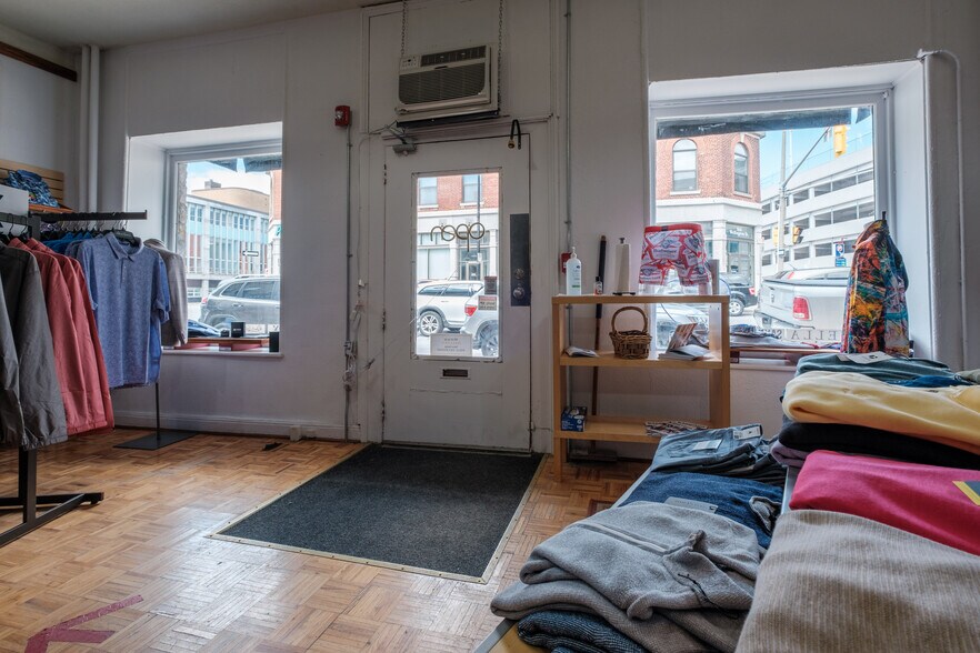 More Photos Of 155-159 Wellington St, Kingston Storefront Retail Residential For Lease
