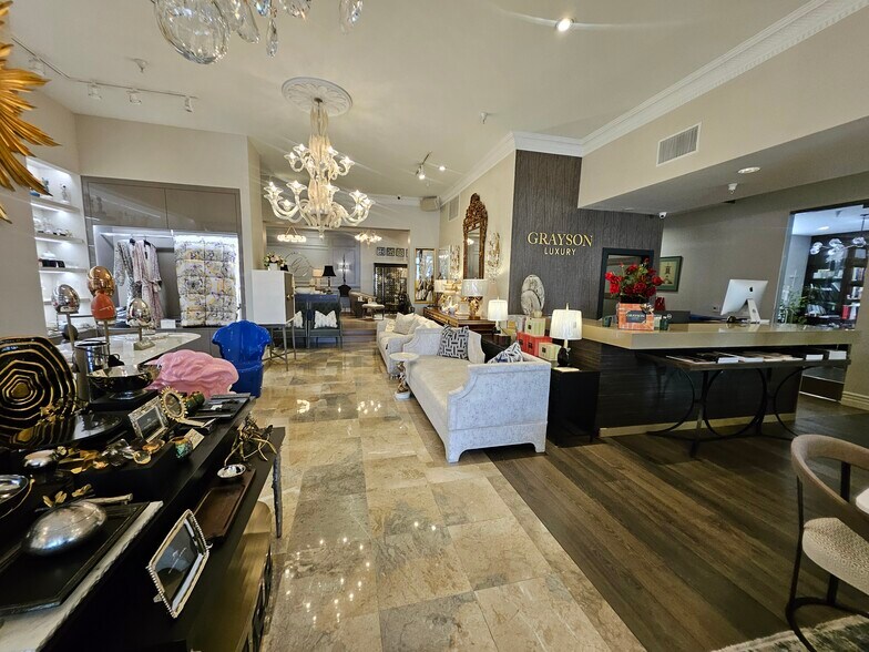 More Photos Of 275 S La Cienega Blvd, Beverly Hills Storefront For Lease
