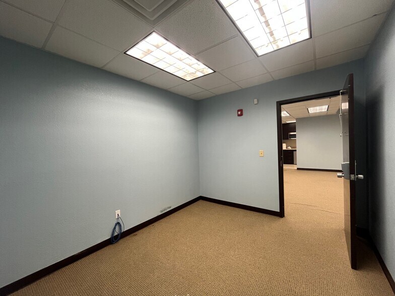 More Photos Of 8917 Molly, Laredo Office For Sale