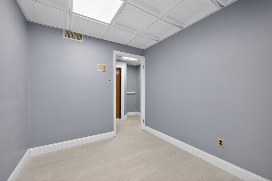 More Photos Of 1701 Wynwood Dr, Cinnaminson Medical For Sale