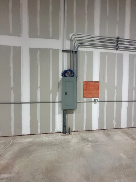 More Photos Of 4830 Marsett Pky, Cumming Light Manufacturing For Lease