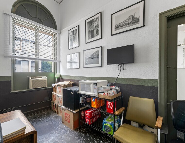 More Photos Of 6646 Hollywood Blvd, Hollywood Storefront Retail Office For Sale