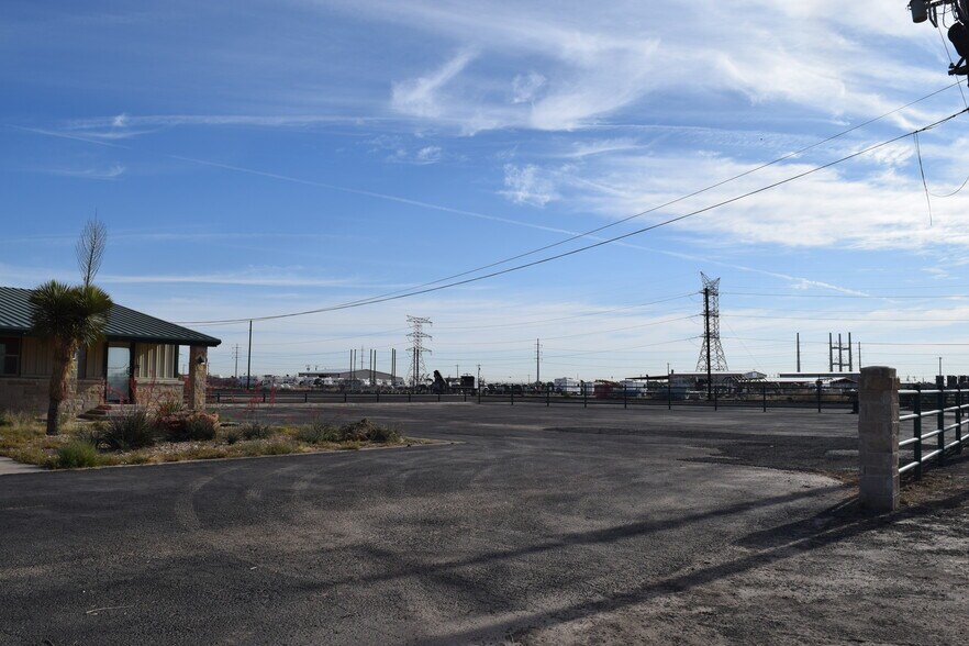 More Photos Of 9701 FM 307, Midland Flex For Sale