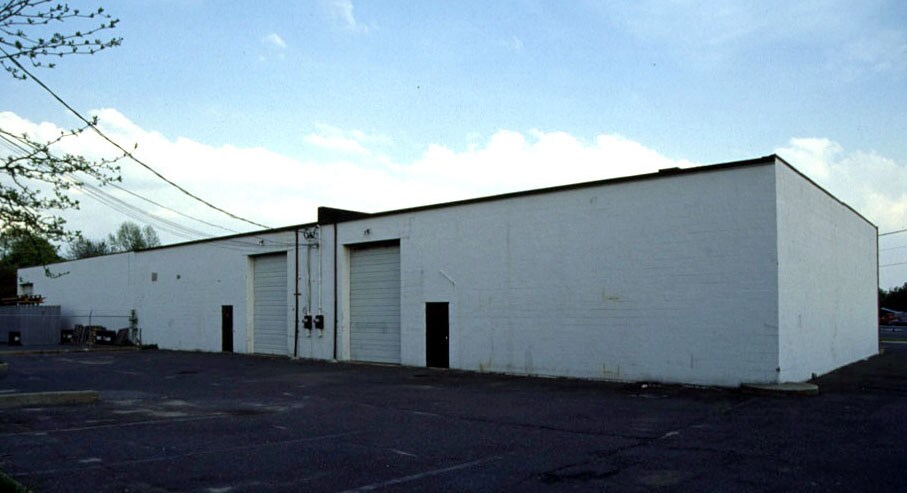 More Photos Of 4835 Veterans Memorial Hwy, Holbrook Warehouse For Lease
