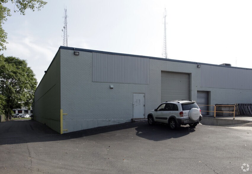 More Photos Of 120 Fairchild Ave, Plainview Warehouse For Lease