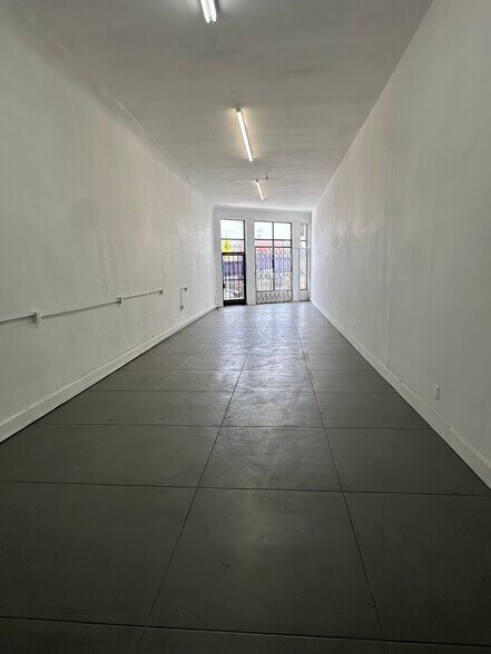 More Photos Of 8517-8519 Long Beach Blvd, Huntington Park Storefront For Lease