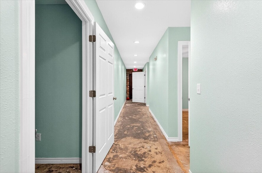 More Photos Of 121 N Maple St, Nowata Storefront For Sale