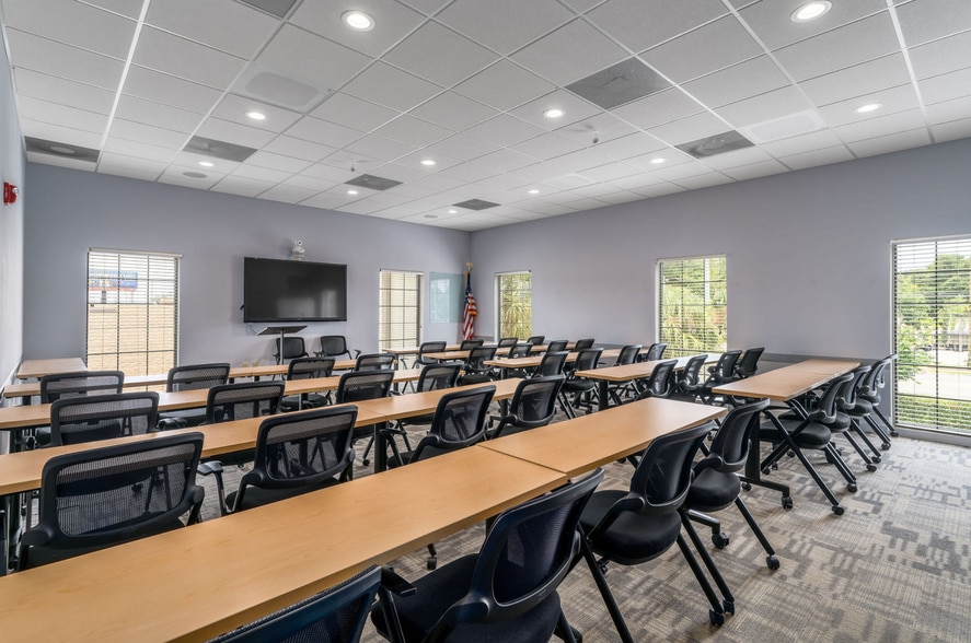 More Photos Of 280 S Ronald Reagan Blvd, Longwood Medical For Sale