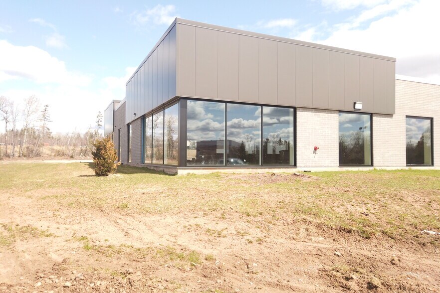 More Photos Of 555 Mapleton Rd, Moncton Light Distribution For Lease