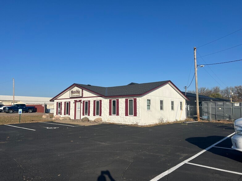 More Photos Of 3095 NW 162nd Ln, Andover Warehouse For Sale