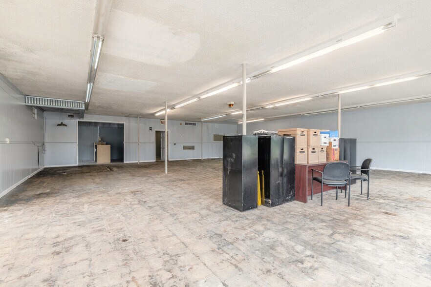 More Photos Of 82 N Yonge St, Ormond Beach General Retail For Sale