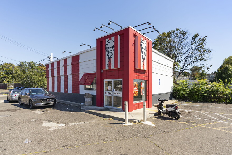 Primary Photo Of 325 Boston Ave, Bridgeport Fast Food For Sale