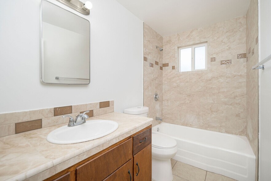 More Photos Of 7537 N 21st Ave, Phoenix Apartments For Sale