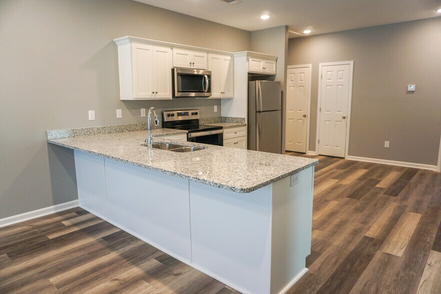 More Photos Of 404 W Matthews St, Brookland Apartments For Sale