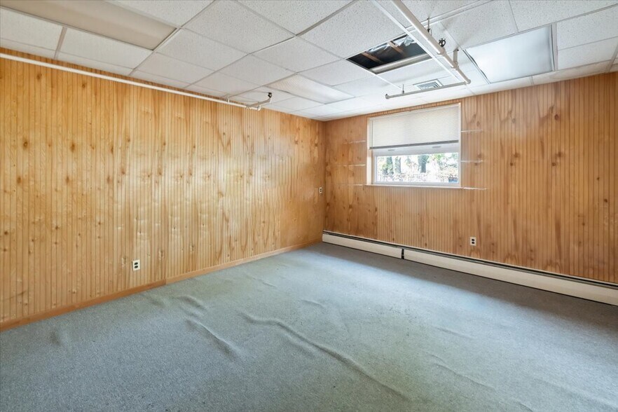 More Photos Of 390-400 Railroad Ave, Hackensack Warehouse For Lease