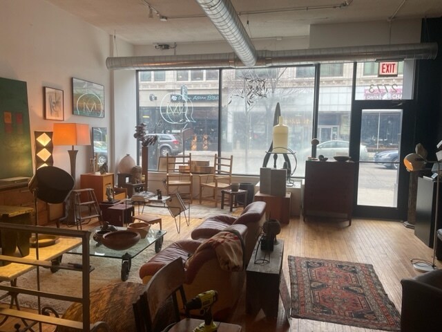 More Photos Of 2769-2787 N Milwaukee Ave, Chicago Coworking Space