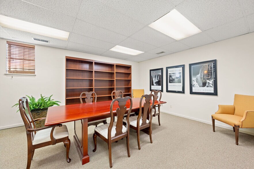 More Photos Of 300 Forest Ave, Chattanooga Office For Sale