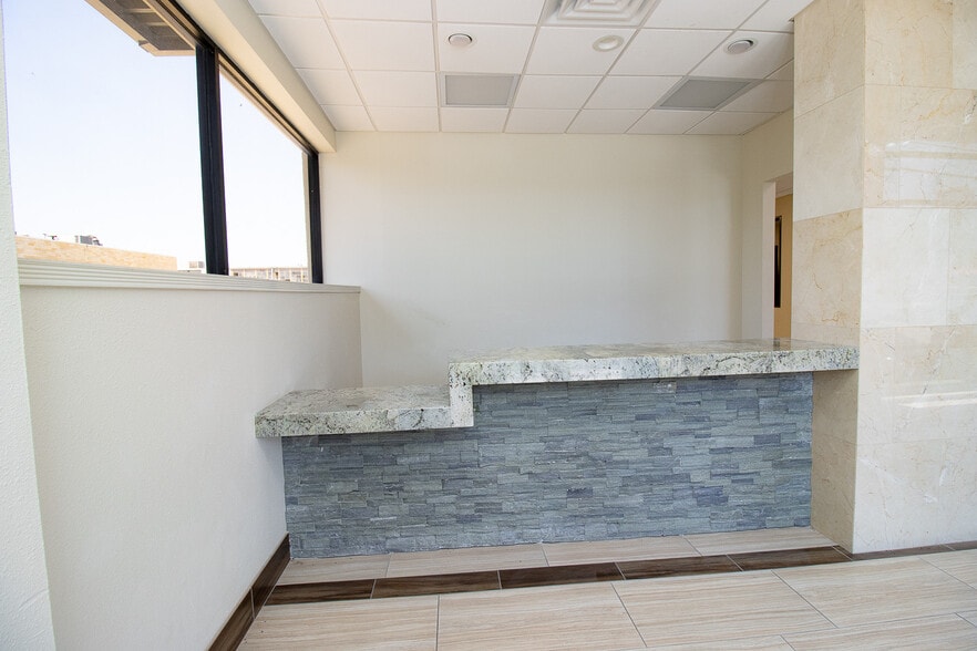 More Photos Of 183 Cole St, Dallas Showroom For Lease