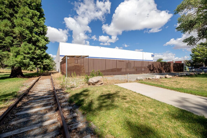 More Photos Of 445 Coney Island Dr, Sparks Warehouse For Lease
