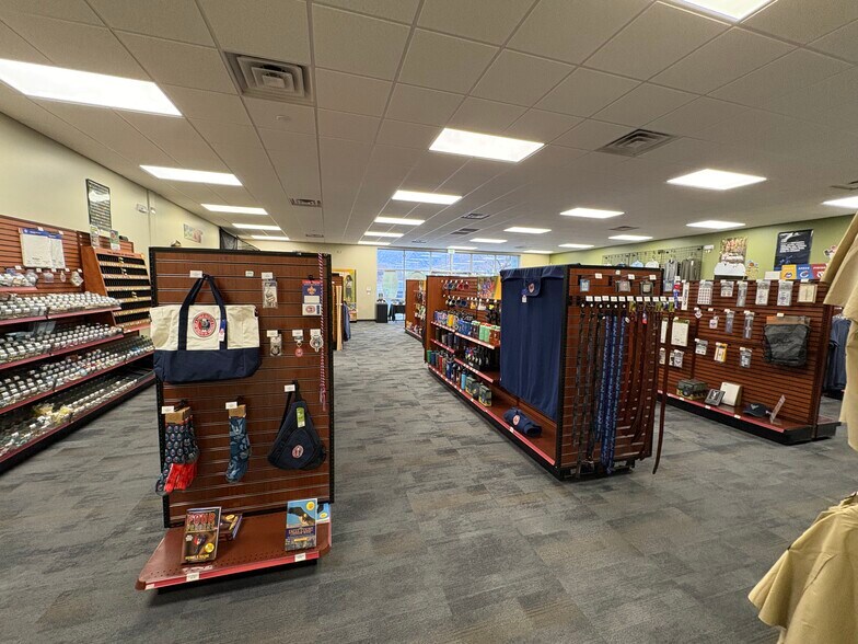 More Photos Of 1351-1355 W 800 N, Orem Showroom For Lease