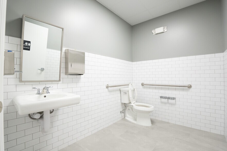More Photos Of 309 N Woodland Blvd, Deland Freestanding For Sale