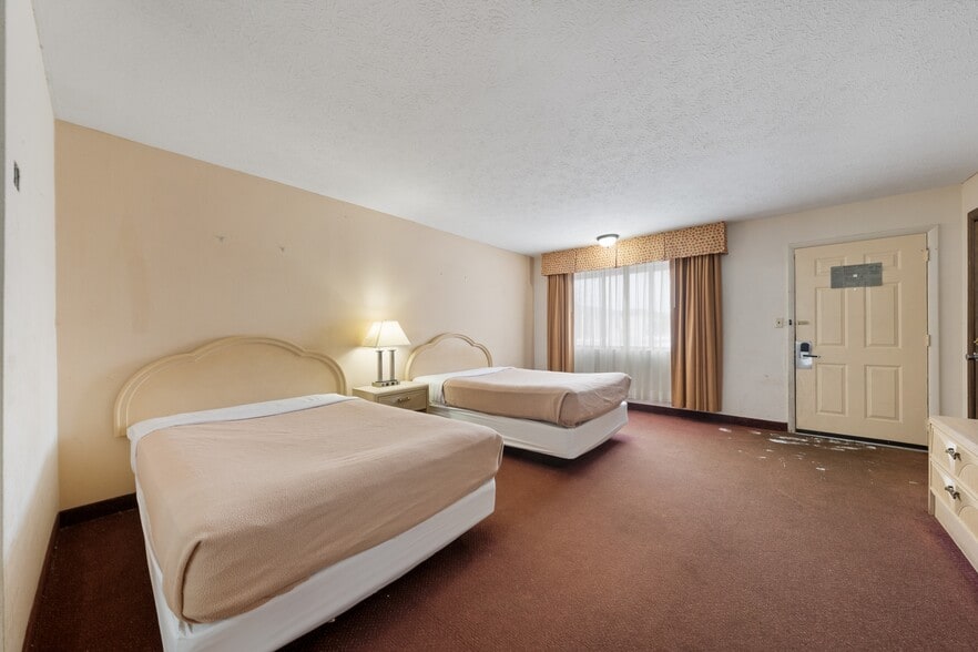 More Photos Of 1530 Cleveland Rd, Sandusky Hotel For Sale