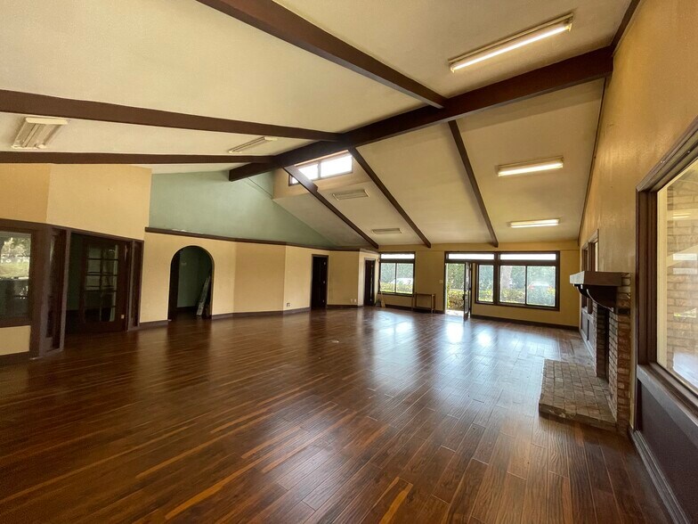 More Photos Of 2482 Newport Blvd, Costa Mesa Loft Creative Space For Lease