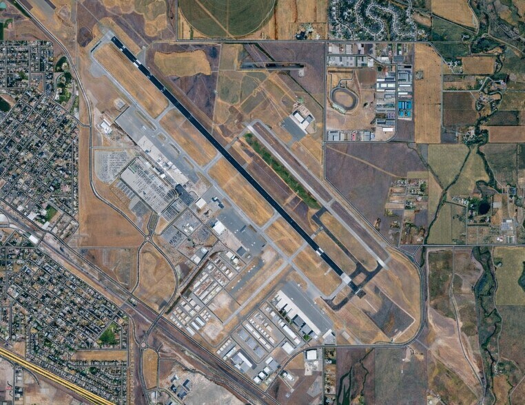 More Photos Of 90 Aviation Ln, Belgrade Airplane Hangar For Lease